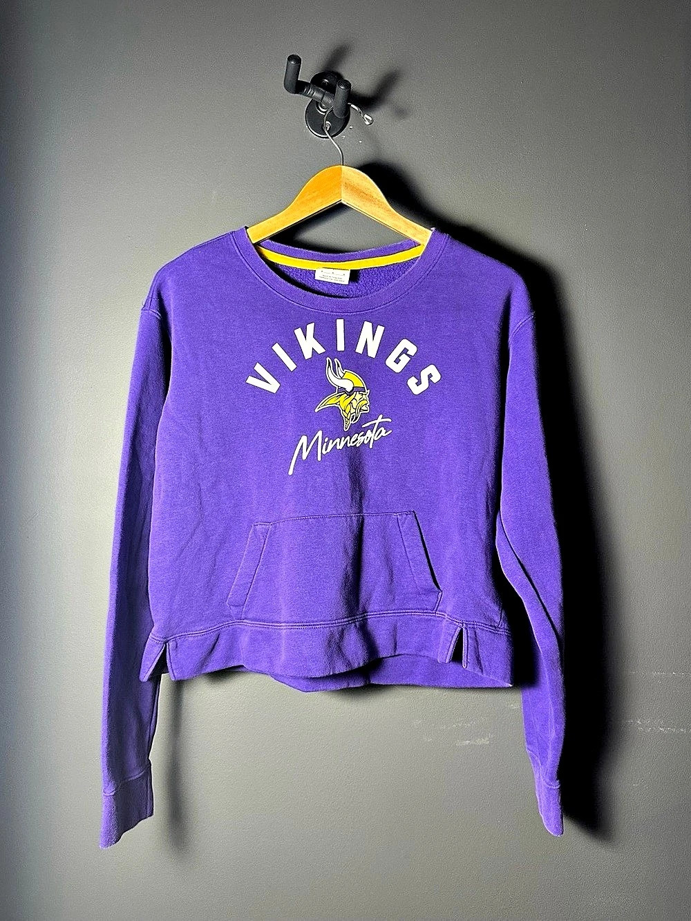 Nike Womens Minnesota Vikings Cropped Crewneck Sweatshirt Purple Fleece Medium M